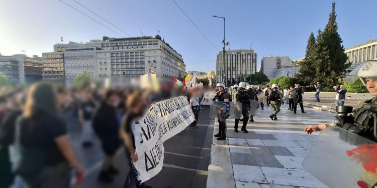 Σύνταγμα: Χιλιάδες οι διαδηλωτές στη συγκέντρωση αλληλεγγύης για την Παλαιστίνη