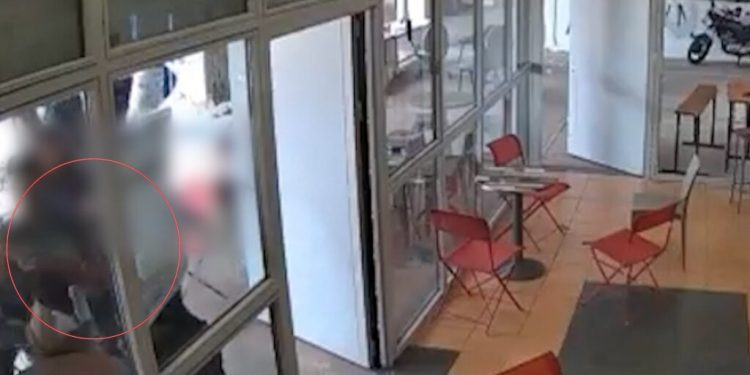 Επεισόδια στην Πολυτεχνειούπολη: «Μου είπαν να σιωπήσω» λέει η γυναίκα που δέχτηκε επίθεση – ΒΙΝΤΕΟ ΝΤΟΚΟΥΜΕΝΤΟ
