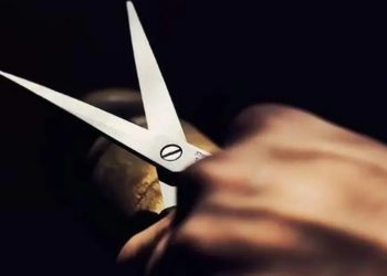 Πάτρα: Δύο ληστές «μπούκαραν» σε σπίτι και απείλησαν τον ιδιοκτήτη με ψαλίδι – Του πήραν ακόμη και τα… τσιγάρα