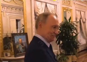 ΒΙΝΤΕΟ ΝΤΟΚΟΥΜΕΝΤΟ: Ο Πούτιν δείχνει για πρώτη φορά το «χρυσό» του διαμέρισμα στο Κρεμλίνο