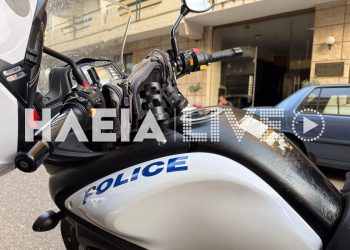 Αστυνομικοί της ΔΙΑΣ έσωσαν γυναίκα που ήταν έτοιμη να πηδήξει στο κενό από τον 5ο όροφο – ΦΩΤΟ