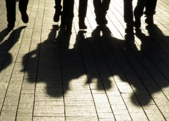 Γλυκά Νερά: Δίωξη για απόπειρα ανθρωποκτονίας στον 17χρονο που έστειλε στην Εντατική 48χρονο – ΒΙΝΤΕΟ