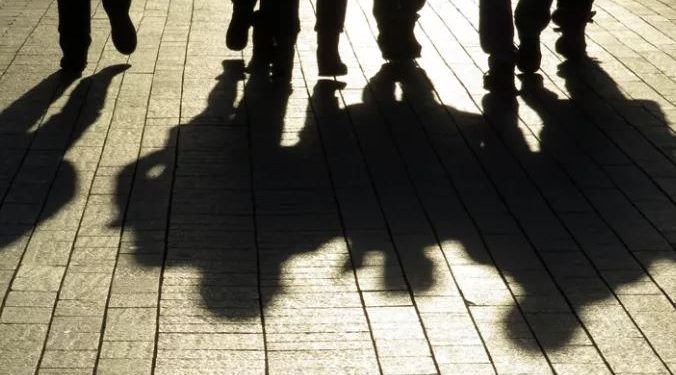 Γλυκά Νερά: Δίωξη για απόπειρα ανθρωποκτονίας στον 17χρονο που έστειλε στην Εντατική 48χρονο – ΒΙΝΤΕΟ