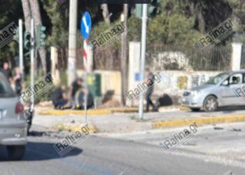 Τροχαίο στην Μαραθώνος: Μηχανή συγκρούστηκε με περιπολικό στη διασταύρωση της Ραφήνας – ΦΩΤΟ