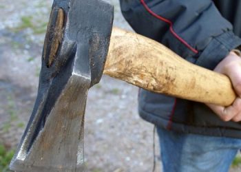 Σοκ στα Χανιά: Επιτέθηκαν με τσεκούρι σε 36χρονο ντελιβερά για να τον ληστέψουν