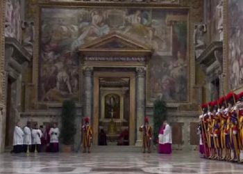 Δείτε LIVE από το Βατικανό: Καρέ καρέ η συνεδρίαση του Κονκλάβιου για την εκλογή νέου Πάπα