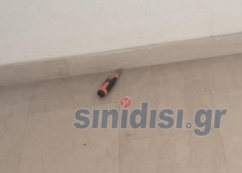 ΦΩΤΟ ΝΤΟΚΟΥΜΕΝΤΟ: Έκοψε τις φλέβες του με χαρτοκόπτη σε δημόσια υπηρεσία γιατί δεν εξυπηρετήθηκε