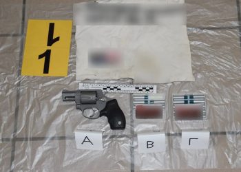 Χίος: Χειροπέδες σε άνδρα που πυροβολούσε άσκοπα με περίστροφο – ΦΩΤΟ