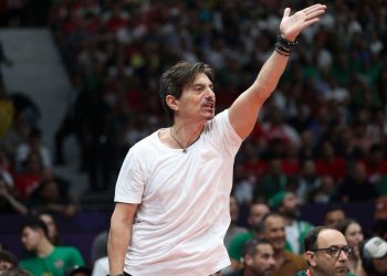 Στο ΑΤ Κηφισιάς αυτοβούλως ο Γιαννακόπουλος, μετά τη μήνυση Σκινδήλια – Στόχος να συναντηθεί με Βρούτση