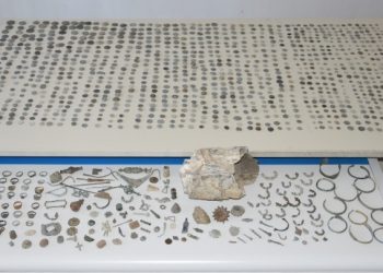 Γρεβενά: 2 συλλήψεις για αρχαιοκαπηλία – Μόνο ένα αντικείμενο κοστίζει 3 εκατ. ευρώ – ΦΩΤΟ