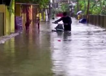 Υδάτινος «εφιάλτης» στην Ινδία: Τουλάχιστον 34 νεκροί από τις σφοδρές πλημμύρες – ΒΙΝΤΕΟ