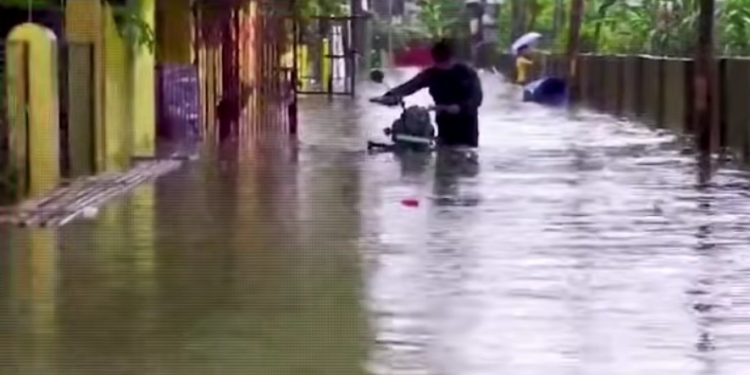 Υδάτινος «εφιάλτης» στην Ινδία: Τουλάχιστον 34 νεκροί από τις σφοδρές πλημμύρες – ΒΙΝΤΕΟ