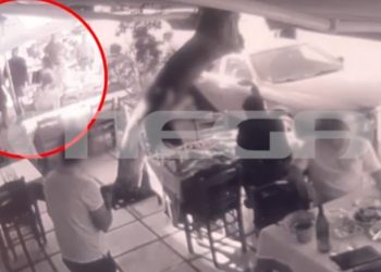 ΒΙΝΤΕΟ ΝΤΟΚΟΥΜΕΝΤΟ: Καρέ καρέ η επίθεση 64χρονου με σπαθί σαμουράι – «Πήγε να με καρφώσει στην κοιλιά»