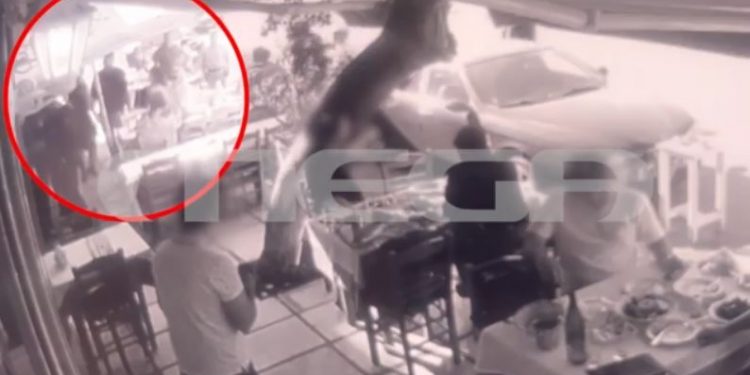 ΒΙΝΤΕΟ ΝΤΟΚΟΥΜΕΝΤΟ: Καρέ καρέ η επίθεση 64χρονου με σπαθί σαμουράι – «Πήγε να με καρφώσει στην κοιλιά»