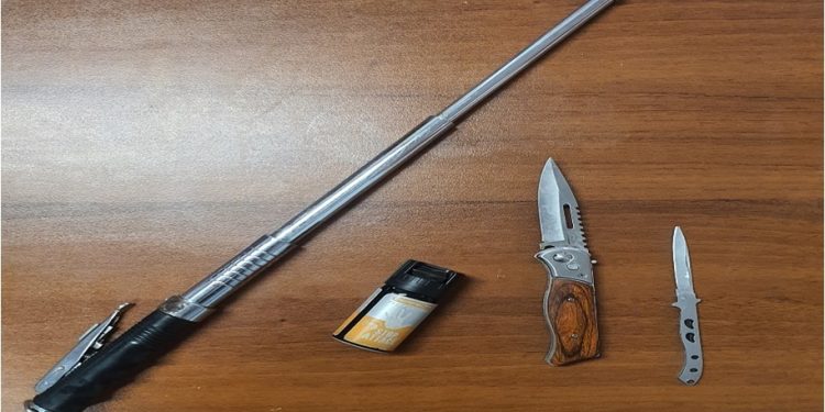 Καβάλα: Συνελήφθησαν 52χρονος και 35χρονος – Είχαν πάνω τους γκλοπ, μαχαίρια και σπρέι πιπεριού – ΦΩΤΟ