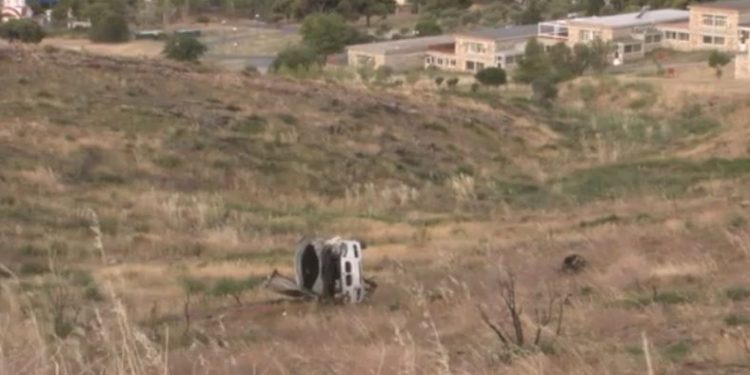 Πεντέλη: Αυτοκίνητο έπεσε σε γκρεμό – Νεκρός 25χρονος – Χαροπαλεύουν δύο 20χρονοι – ΒΙΝΤΕΟ