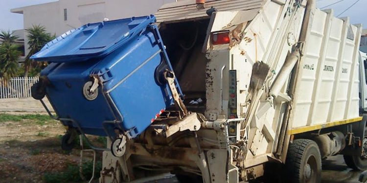 Πετρούπολη: Οδηγός μηχανής επιτέθηκε σε υπάλληλο καθαριότητας – Αναζητείται ο δράστης – ΒΙΝΤΕΟ