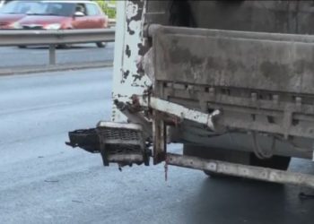 Άλιμος: Καθαρίστρια πήγε για το μεροκάματο και πέθανε όταν ταξί «καρφώθηκε» σε απορριμματοφόρο – ΒΙΝΤΕΟ