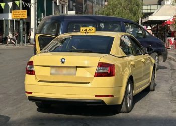 Οδηγός ταξί ζήλεψε τους «μπράβους» της νύχτας στις πιάτσες της Αθήνας – ΒΙΝΤΕΟ – ΦΩΤΟ