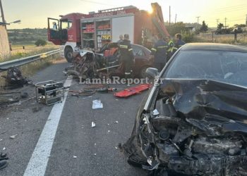 Θήβα: Σκοτώθηκε ζευγάρι σε φριχτό τροχαίο – Διαλύθηκαν τα αυτοκίνητα – ΦΩΤΟ