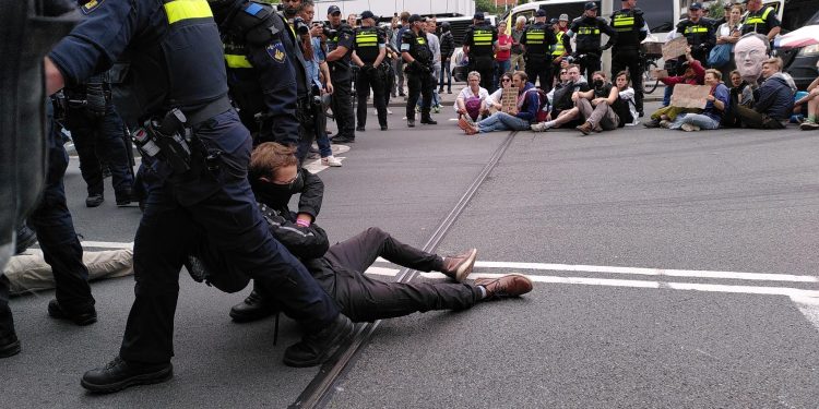 Χάγη: 200 συλλήψεις σε διαδήλωση εναντίον της συνόδου του NATO – ΦΩΤΟ