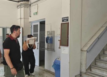 Βόλος: Προφυλακιστέα η 52χρονη μητέρα που κατηγορείται για παιδική πορνογραφία και γενετήσιες πράξεις σε βάρος της ανήλικης κόρης της – ΦΩΤΟ