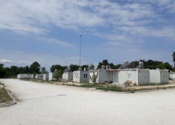 Σέρρες: Μεταφέρουν παράνομους μετανάστες σε ακατάλληλη δομή φιλοξενίας