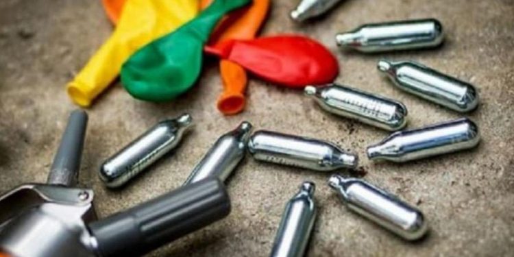 Ζάκυνθος: Κατασχέθηκαν 724 αμπούλες «αέριου γέλιου» – Χειροπέδες σε 29χρονο και 23χρονο