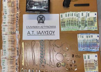 Ρόδος: Χειροπέδες σε απατεώνα που έπεισε ηλικιωμένη να του δώσει μετρητά και κοσμήματα – ΦΩΤΟ