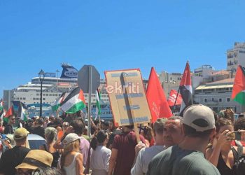 Ένταση και δακρυγόνα στον Άγιο Νικόλαο Κρήτης για την άφιξη του κρουαζιερόπλοιου των Ισραηλινών – ΒΙΝΤΕΟ – ΦΩΤΟ