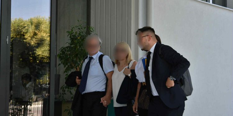 Λάρισα: Στο Δικαστικό Μέγαρο ο γιατρός που κατηγορείται για «φακελάκι» – ΒΙΝΤΕΟ – ΦΩΤΟ