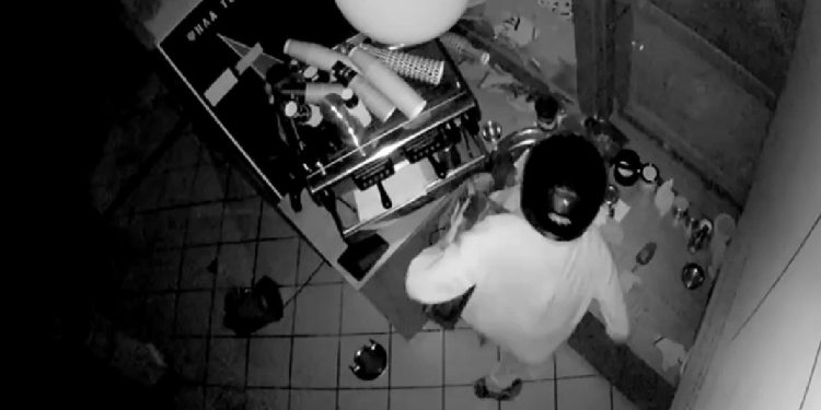 Σπείρα διαρρηκτών σε Γλυφάδα και Κορωπί έκανε 5 κλοπές σε μια μέρα – ΒΙΝΤΕΟ ΝΤΟΚΟΥΜΕΝΤΟ από τη δράση της