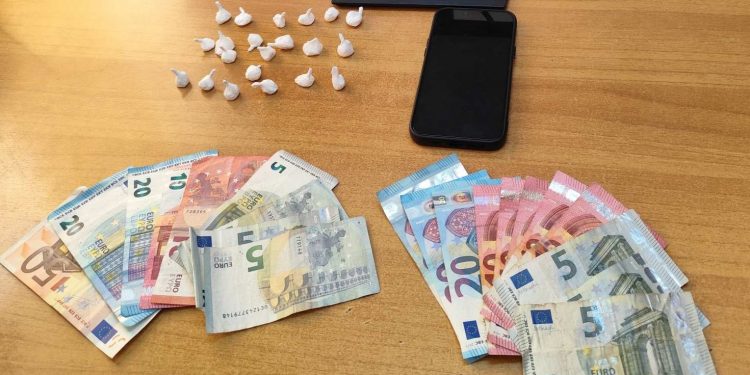 Κορυδαλλός: Συνελήφθη 26χρονος που ήταν έτοιμος να «σπρώξει» 18 φιξάκια κοκαΐνης – ΦΩΤΟ