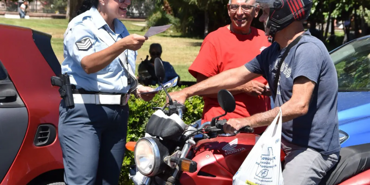 Νέος Κ.Ο.Κ. : Η πανελλαδική εκστρατεία «Μηδενικής ανοχής στη μη χρήση κράνους» – ΦΩΤΟ