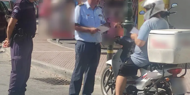 Ενημερωτική δράση στην Ελασσόνα, με επίκεντρο την χρήση προστατευτικού κράνους – ΦΩΤΟ