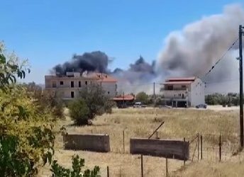 Μεγάλη φωτιά στο Μενίδι κοντά σε σπίτια – Ήχησε το 112 – BINTEO