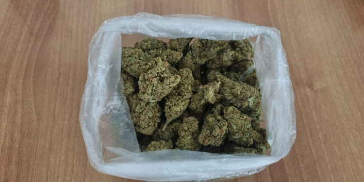 Δύο συλλήψεις για ναρκωτικά στις Ερυθρές Αττικής – ΦΩΤΟ