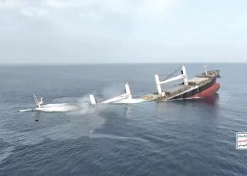 Διασώθηκε ο Έλληνας φρουρός ασφαλείας του ελληνόκτητου πλοίου «Eternity C» που χτυπήθηκε από Χούθι – ΒΙΝΤΕΟ – ΦΩΤΟ