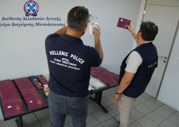 Καίριο «χτύπημα» σε κύκλωμα διακίνησης μεταναστών και πλαστών εγγράφων – ΒΙΝΤΕΟ – ΦΩΤΟ