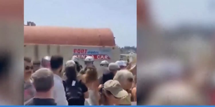 Νέο «μπλόκο» σε κρουαζιερόπλοιο των Ισραηλινών στη Ρόδο – ΒΙΝΤΕΟ – ΦΩΤΟ