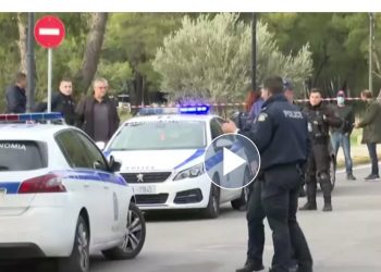 Άστεγη γυναίκα αυτοπυρπολήθηκε μπροστά από την Αίγλη Ζαππείου – ΦΩΤΟ