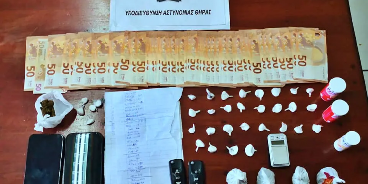 Σαντορίνη: Δύο συλλήψεις για διακίνηση ναρκωτικών – ΦΩΤΟ