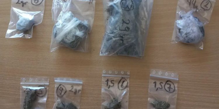 Αμαλιάδα: Χειροπέδες σε διακινητή «σοκολάτας» και «φούντας» – ΦΩΤΟ