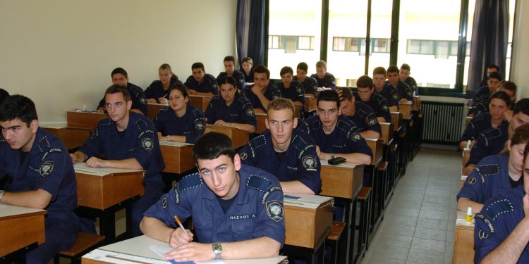 Τμήμα Δοκίμων Αστυφυλάκων Νάουσας: Zητούνται 38 υδραυλικοί, ηλεκτρολόγοι, μάγειρες και καθαριστές