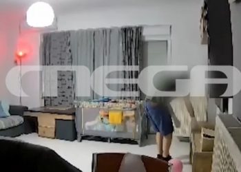 ΒΙΝΤΕΟ ΝΤΟΚΟΥΜΕΝΤΟ: Καρέ καρέ η διάρρηξη σπιτιού στον Πειραιά από θρασύτατο κακοποιό