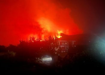 Πύρινη κόλαση σε Αχαΐα, Πρέβεζα, Χίο, Ζάκυνθο – 15 πυροσβέστες τραυματίστηκαν – ΒΙΝΤΕΟ