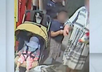 Υπόθεση νεκρού κοριτσιού στο Παλαιό Φάληρο: Στα χέρια των αρχών η μυστηριώδης γυναίκα με το καροτσάκι – ΦΩΤΟ