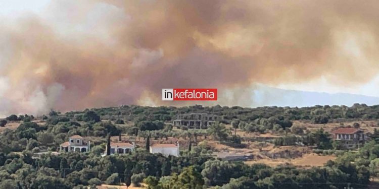 Φωτιά στην Κεφαλονιά: Ήχησε το 112 – Εκκενώνονται χωριά – ΒΙΝΤΕΟ – ΦΩΤΟ