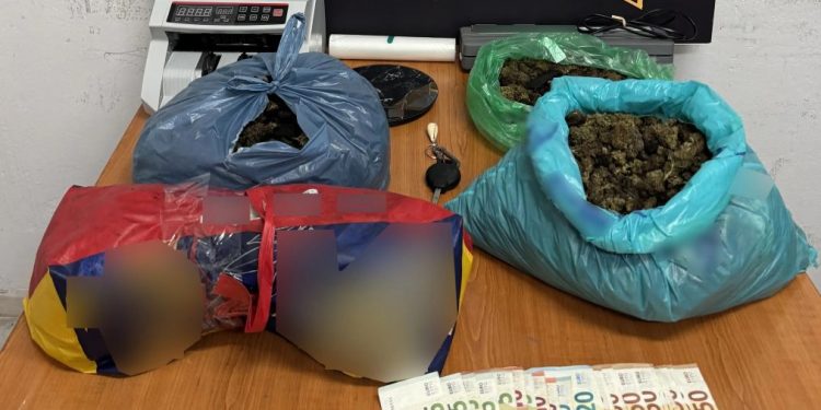 Κυψέλη: Η ΕΛΑΣ εντόπισε σπίτι-«φυτώριο» με 7,5 κιλά κάνναβη – Δύο συλλήψεις – ΦΩΤΟ