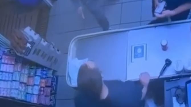 ΒΙΝΤΕΟ από την δράση του ληστή της Νέας Σμύρνης – Τον “πρόδωσαν” τα παπούτσια!